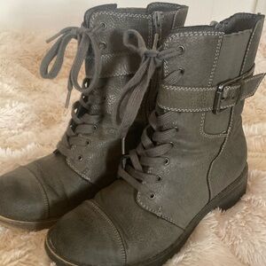 Combat boots